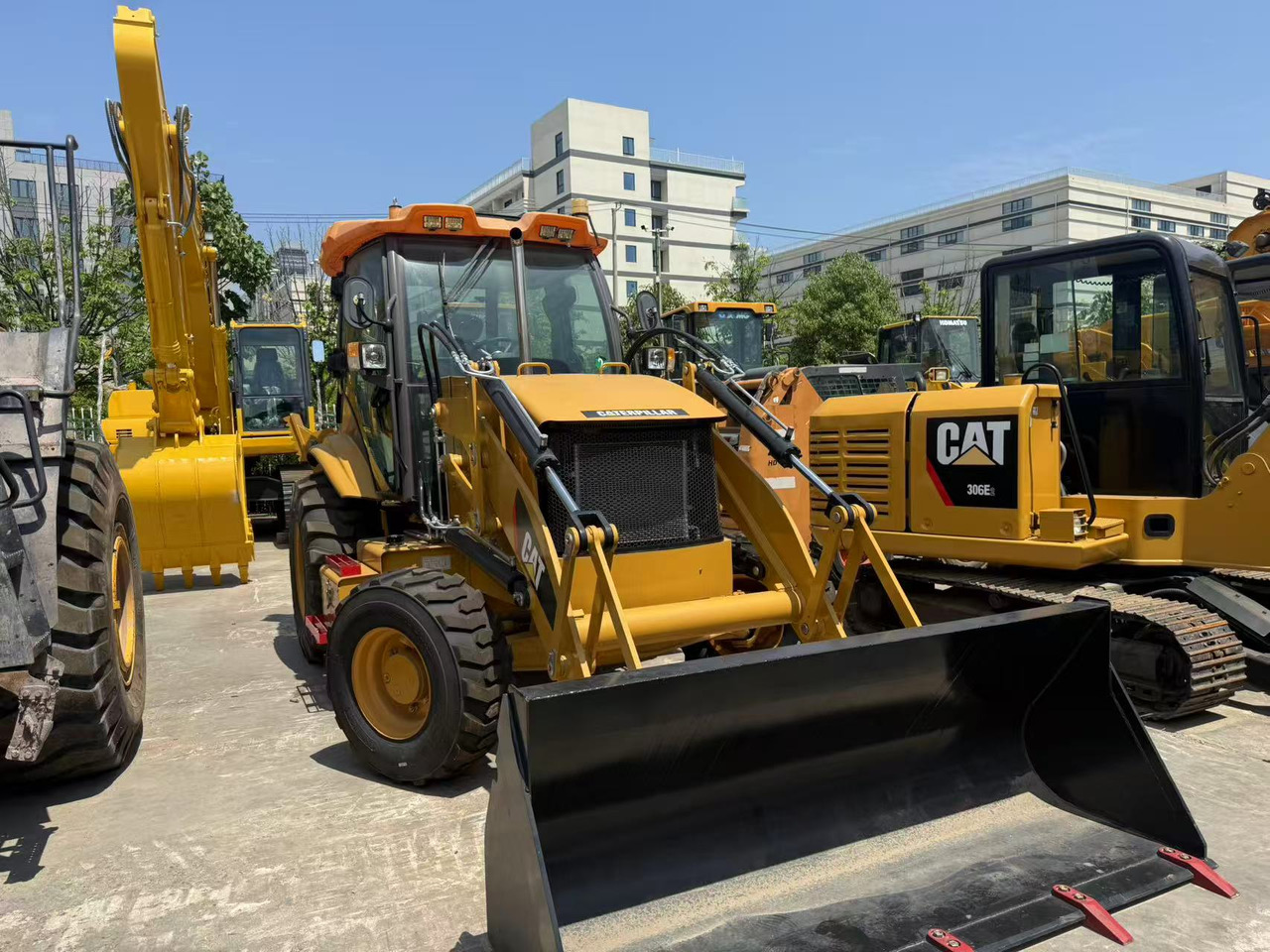 CATERPILLAR 420F - حفار متعدد الاستخدام: صور 2 CATERPILLAR 420F - حفار متعدد الاستخدام: صور 2