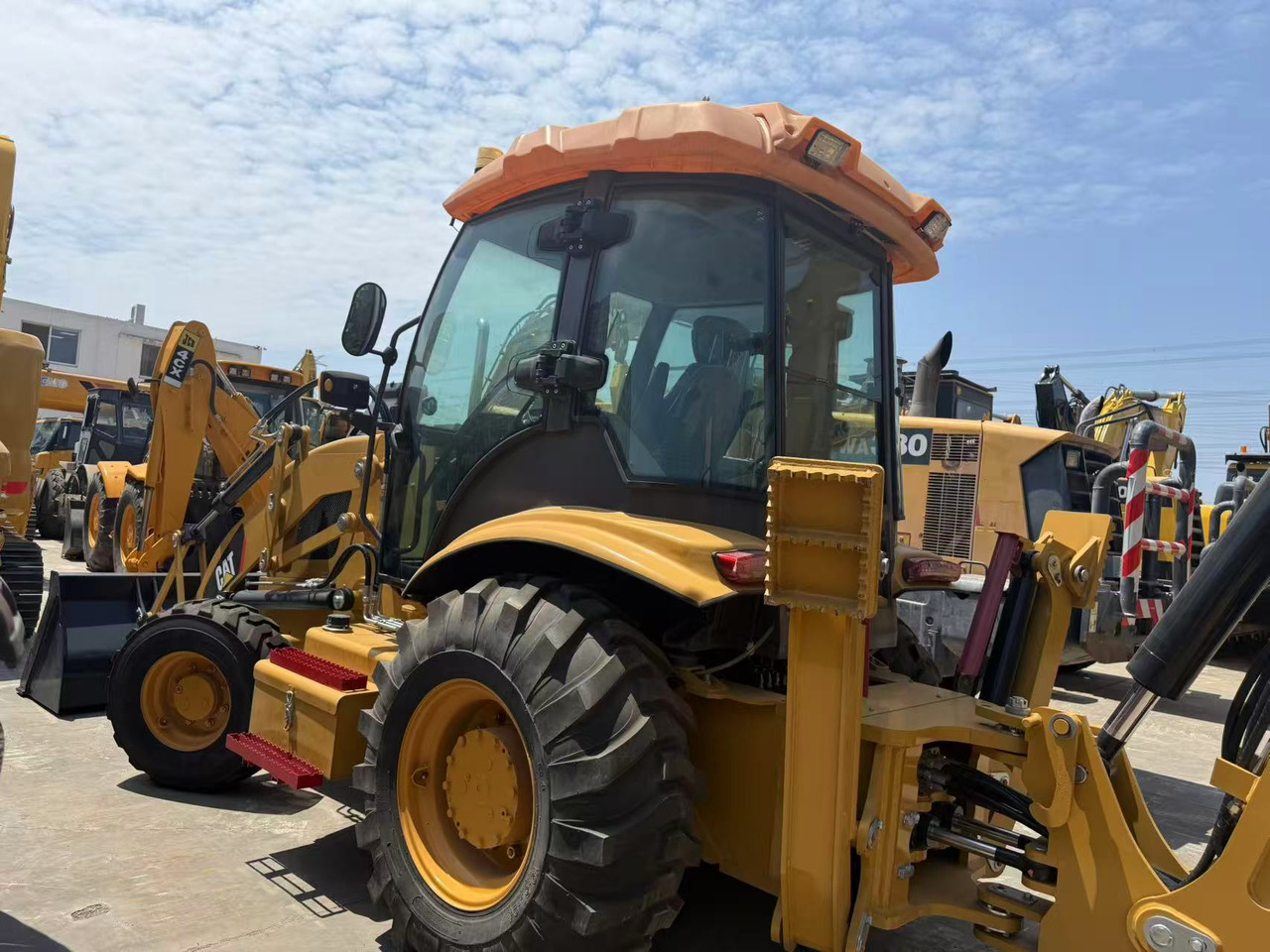 CATERPILLAR 420F - حفار متعدد الاستخدام: صور 4 CATERPILLAR 420F - حفار متعدد الاستخدام: صور 4