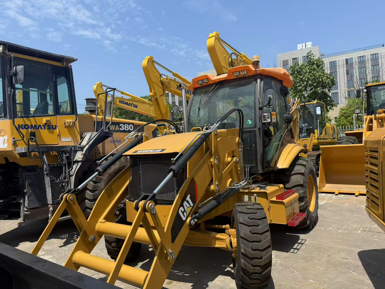 CATERPILLAR 420F - حفار متعدد الاستخدام: صور 3 CATERPILLAR 420F - حفار متعدد الاستخدام: صور 3