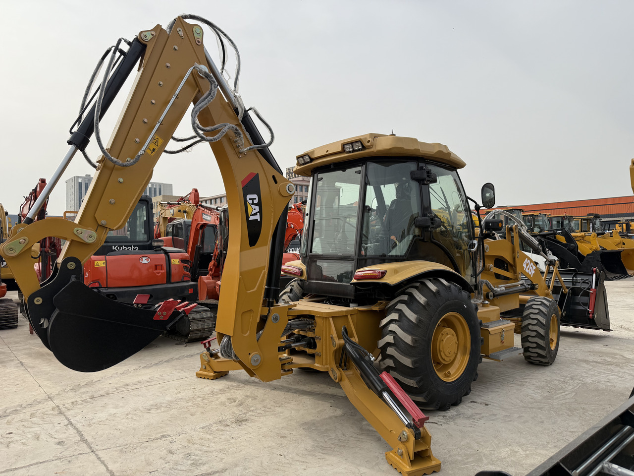 CATERPILLAR 426F - حفار متعدد الاستخدام: صور 4 CATERPILLAR 426F - حفار متعدد الاستخدام: صور 4