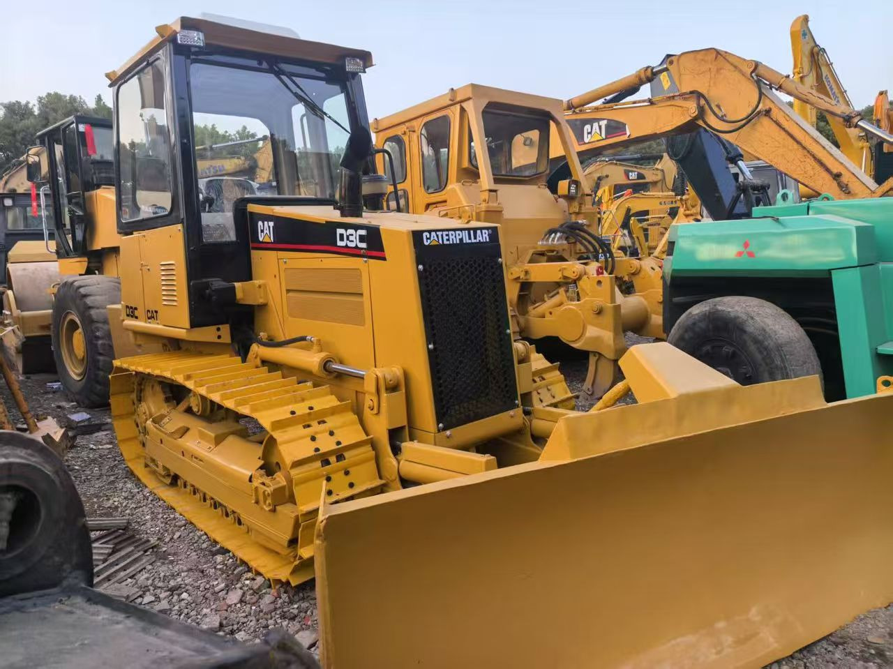 CATERPILLAR D3C - بلدوزر: صور 2 CATERPILLAR D3C - بلدوزر: صور 2