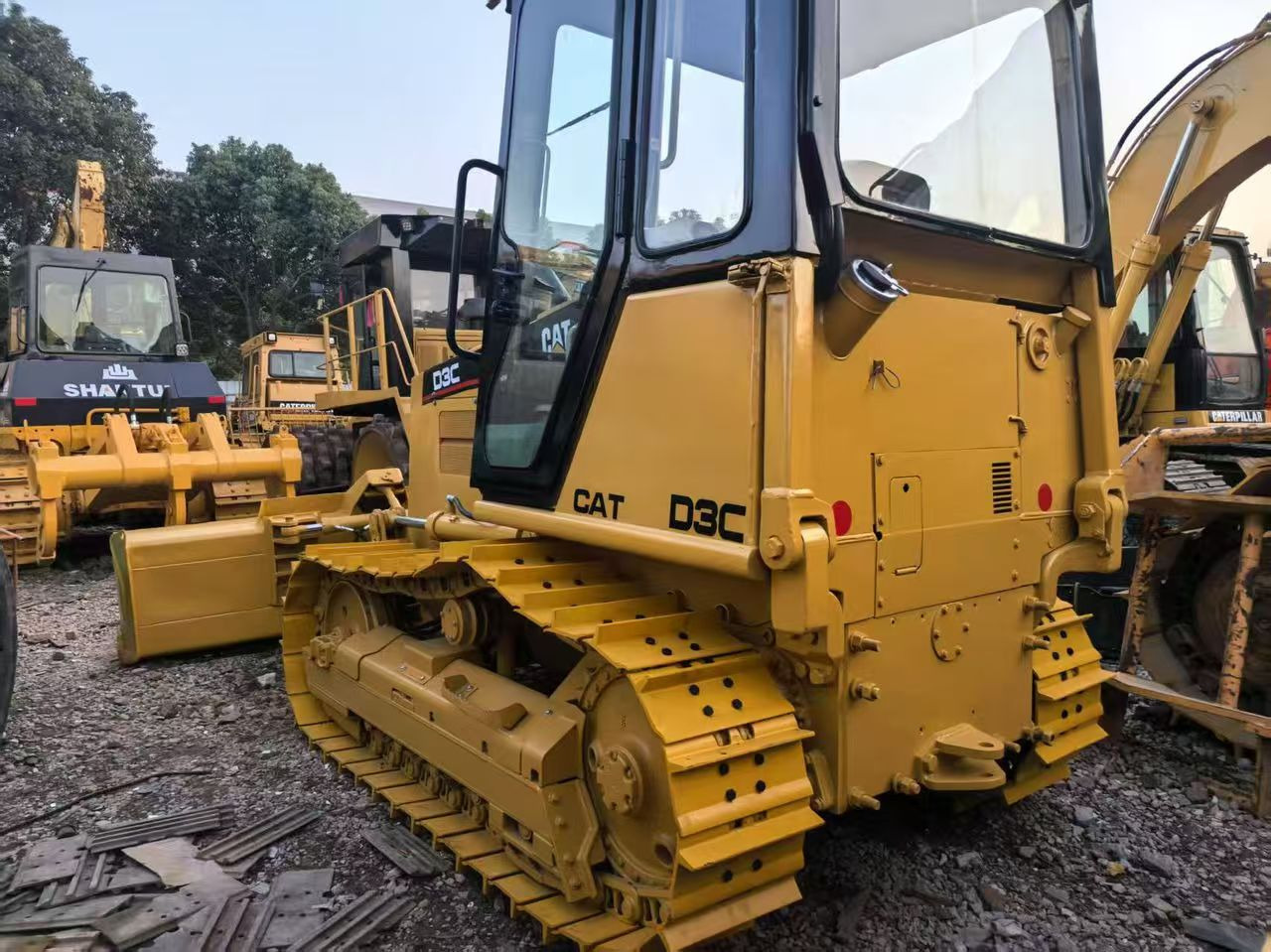 CATERPILLAR D3C - بلدوزر: صور 3 CATERPILLAR D3C - بلدوزر: صور 3