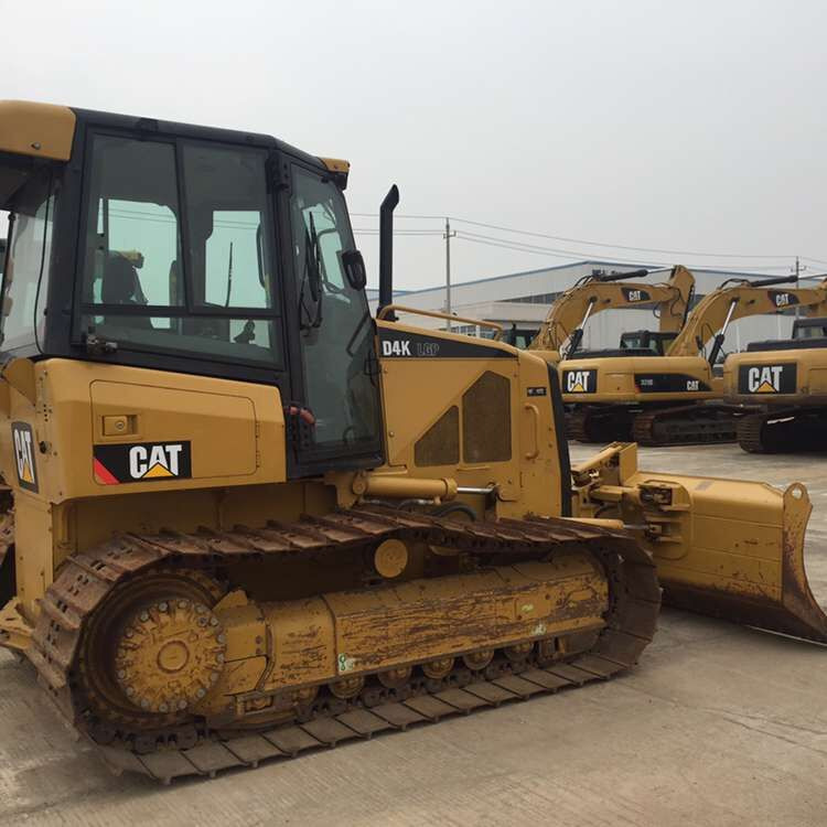 CATERPILLAR D4K - بلدوزر: صور 1 CATERPILLAR D4K - بلدوزر: صور 1