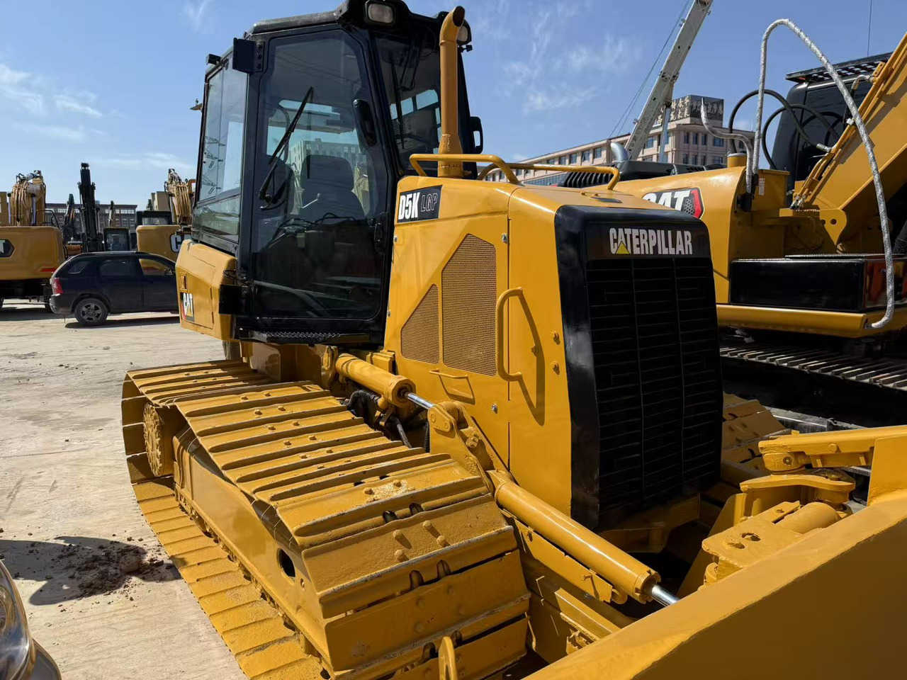 CATERPILLAR D5K - بلدوزر: صور 2 CATERPILLAR D5K - بلدوزر: صور 2