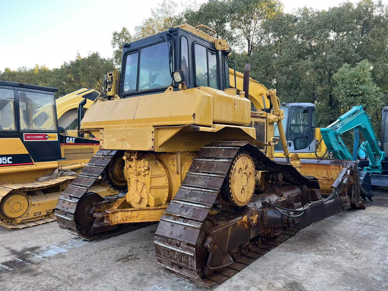 CATERPILLAR D6H - بلدوزر: صور 1 CATERPILLAR D6H - بلدوزر: صور 1