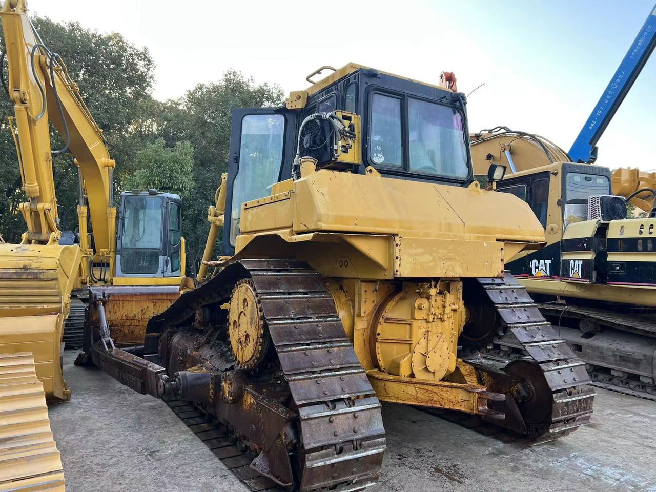 CATERPILLAR D6H - بلدوزر: صور 2 CATERPILLAR D6H - بلدوزر: صور 2