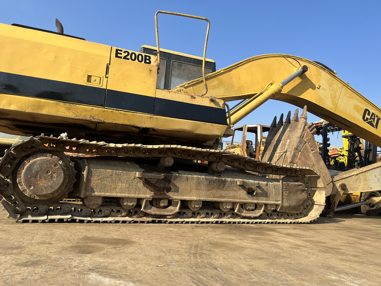 CATERPILLAR E200 - حفارات زحافة: صور 3 CATERPILLAR E200 - حفارات زحافة: صور 3