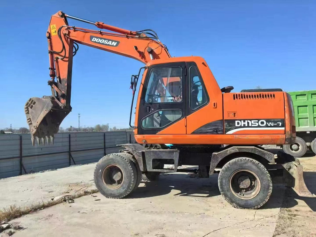 DOOSAN DH150W-7 - حفارة على عجلات: صور 2 DOOSAN DH150W-7 - حفارة على عجلات: صور 2