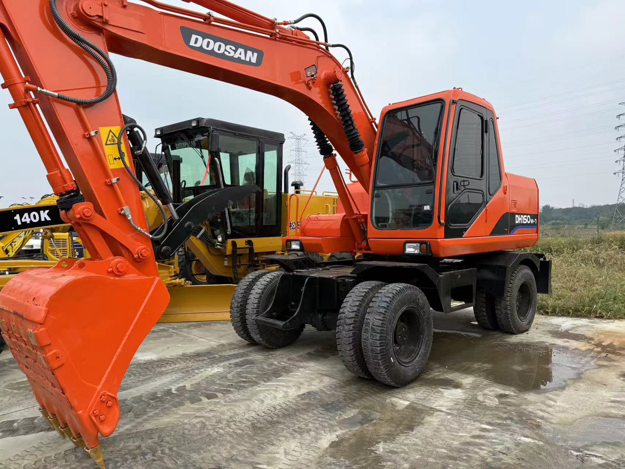 DOOSAN DH150W-7 - حفارة على عجلات: صور 1 DOOSAN DH150W-7 - حفارة على عجلات: صور 1