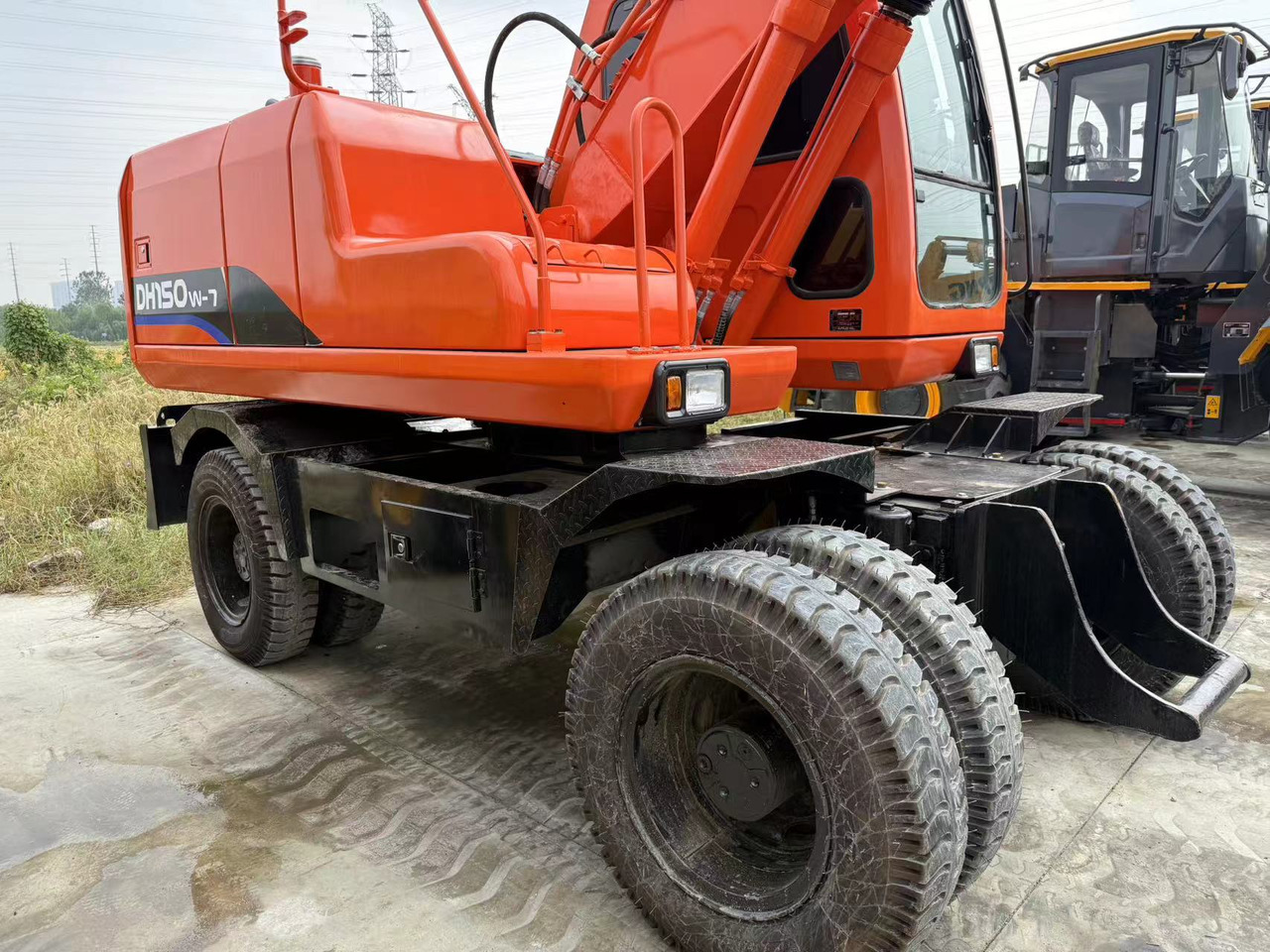 DOOSAN DH150W-7 - حفارة على عجلات: صور 4 DOOSAN DH150W-7 - حفارة على عجلات: صور 4