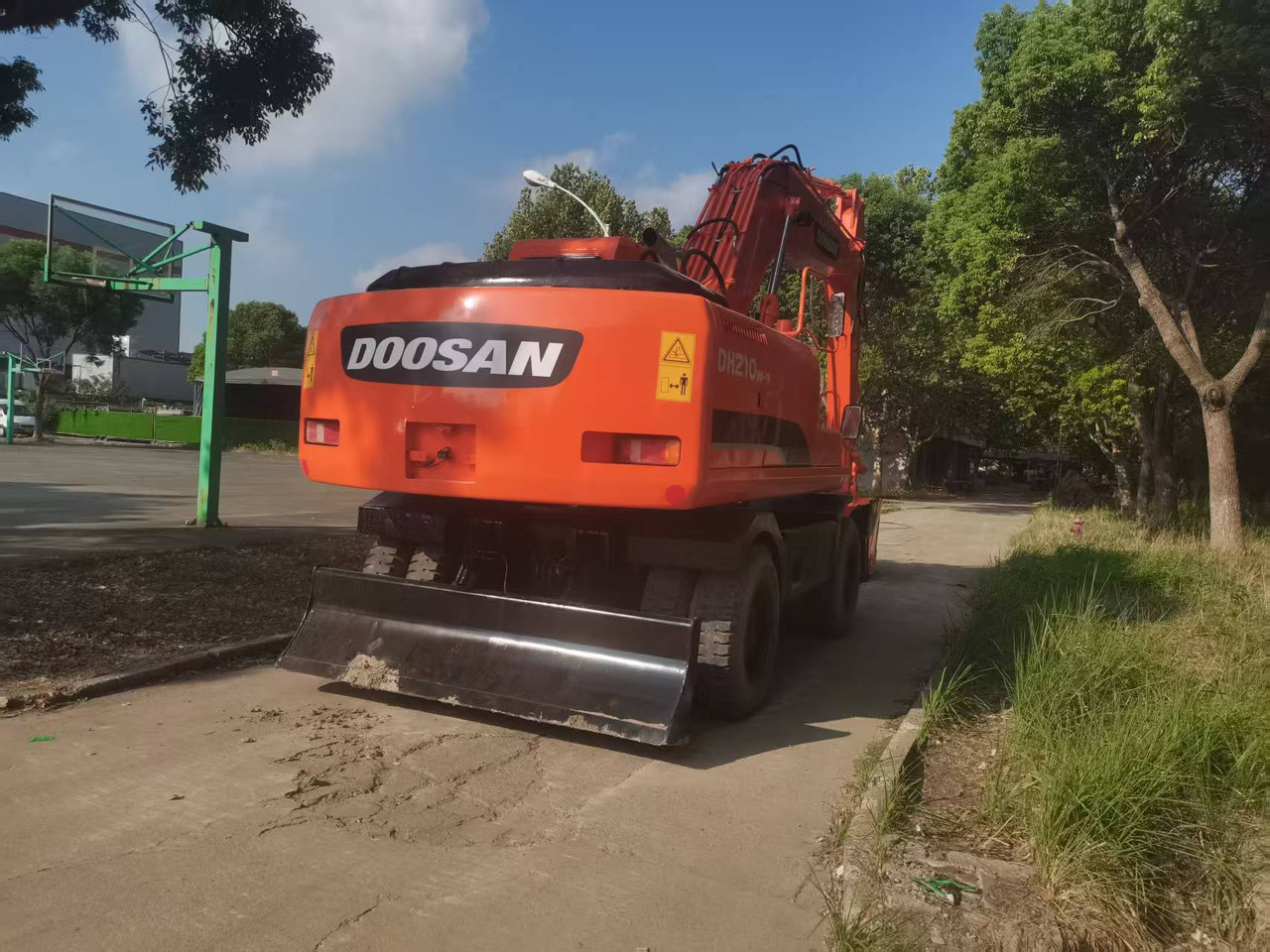 DOOSAN DH210W-9C - حفارة على عجلات: صور 4 DOOSAN DH210W-9C - حفارة على عجلات: صور 4
