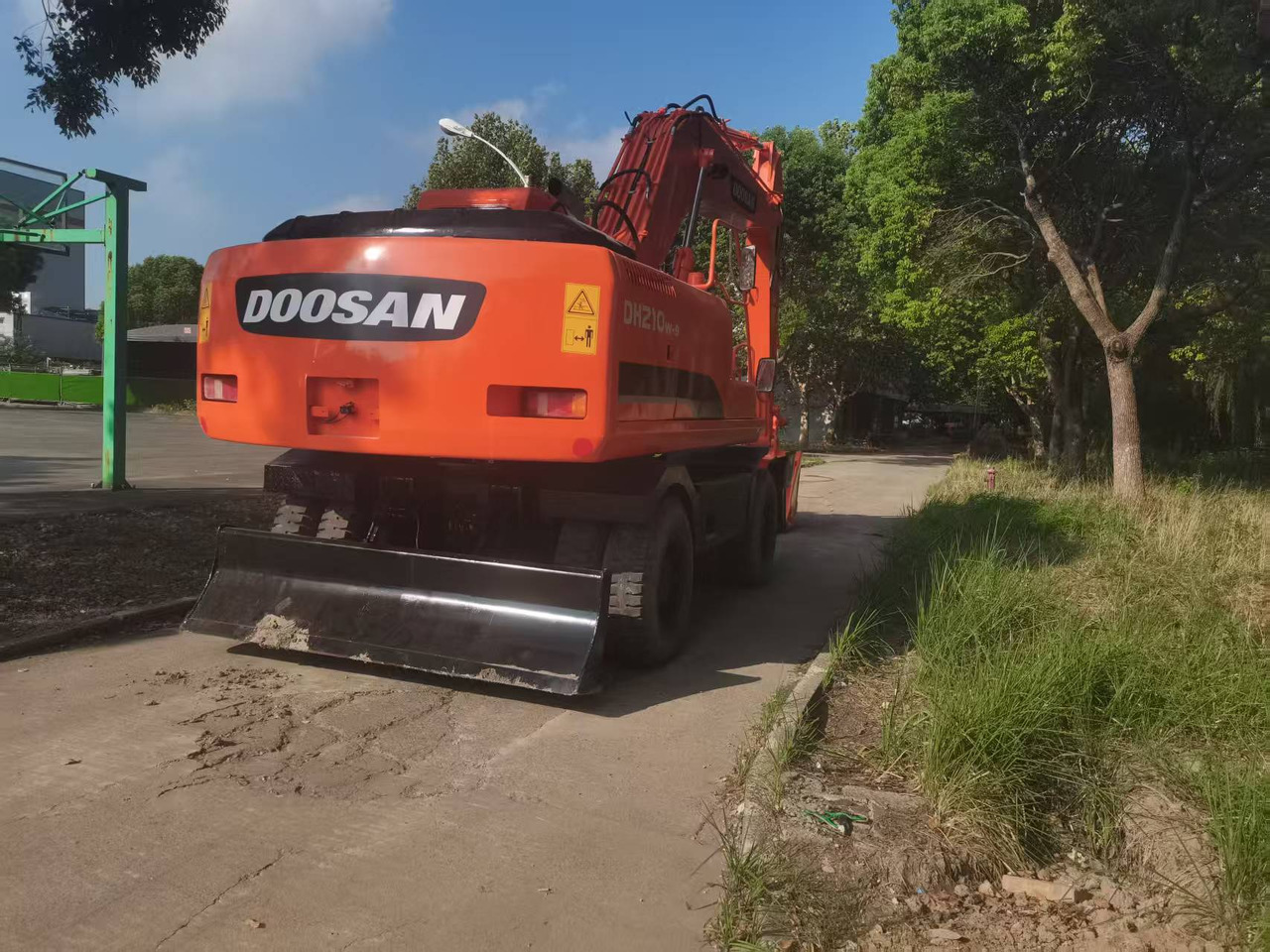 DOOSAN DH210W-9C - حفارة على عجلات: صور 5 DOOSAN DH210W-9C - حفارة على عجلات: صور 5