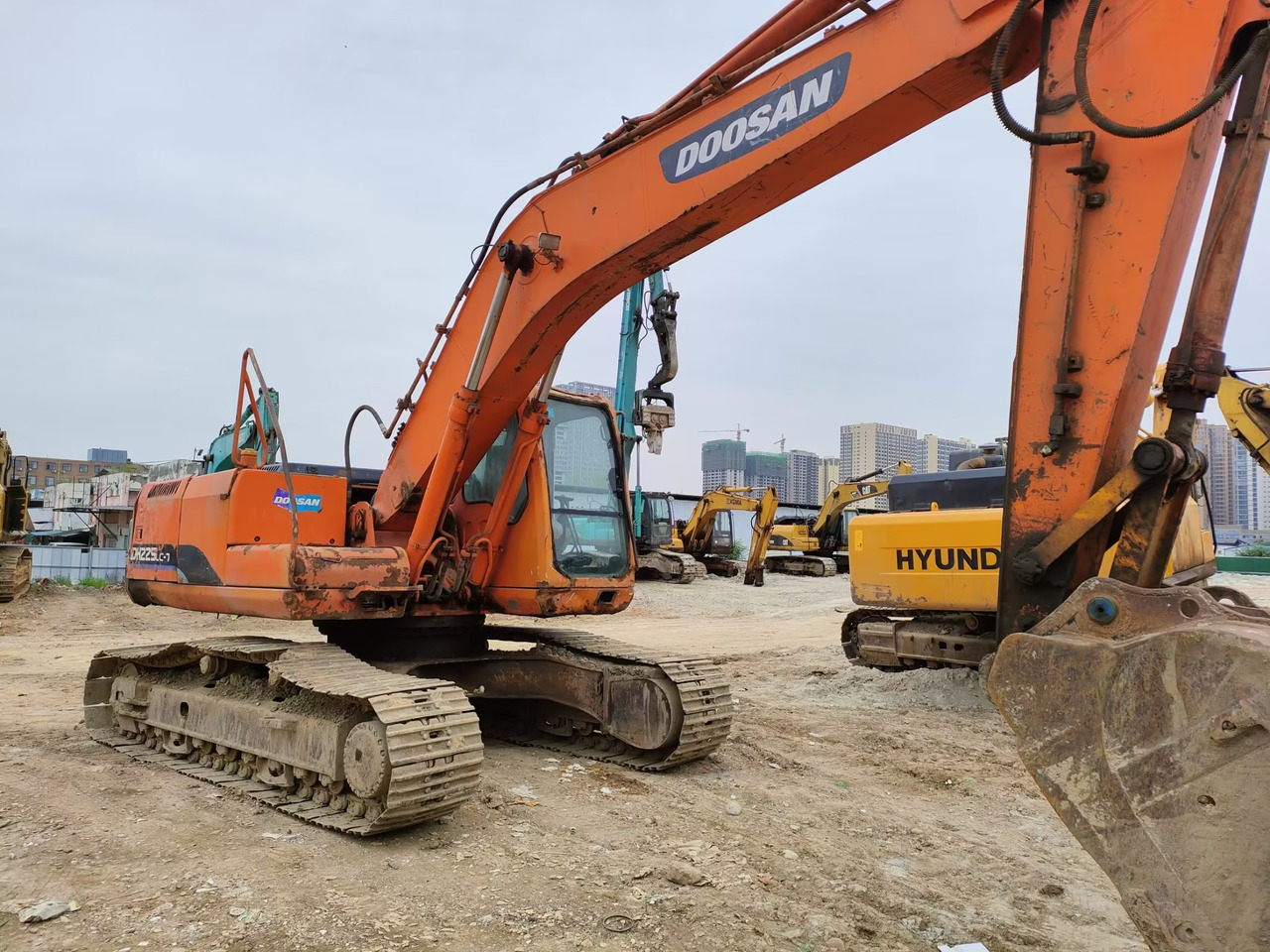 DOOSAN DH225LC-7 - حفارات زحافة: صور 3 DOOSAN DH225LC-7 - حفارات زحافة: صور 3