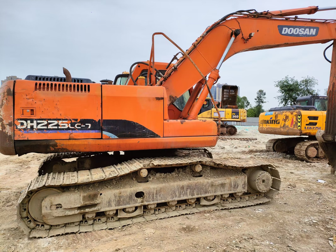 DOOSAN DH225LC-7 - حفارات زحافة: صور 2 DOOSAN DH225LC-7 - حفارات زحافة: صور 2