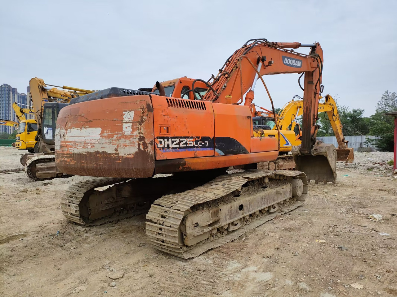 DOOSAN DH225LC-7 - حفارات زحافة: صور 1 DOOSAN DH225LC-7 - حفارات زحافة: صور 1