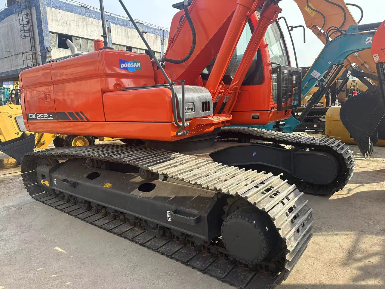 DOOSAN DX225LC - حفارات زحافة: صور 3 DOOSAN DX225LC - حفارات زحافة: صور 3