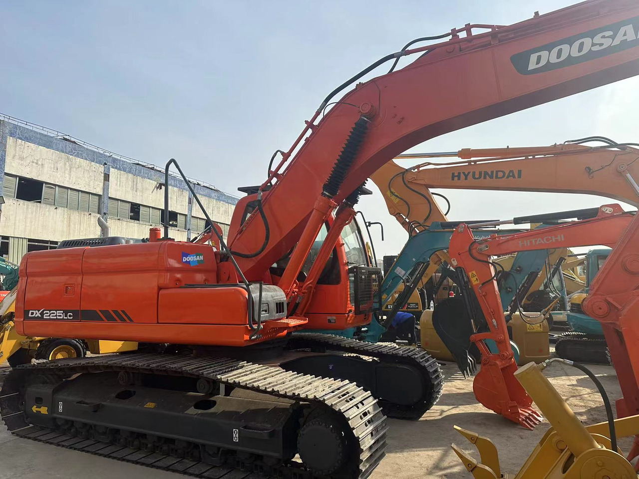 DOOSAN DX225LC - حفارات زحافة: صور 4 DOOSAN DX225LC - حفارات زحافة: صور 4