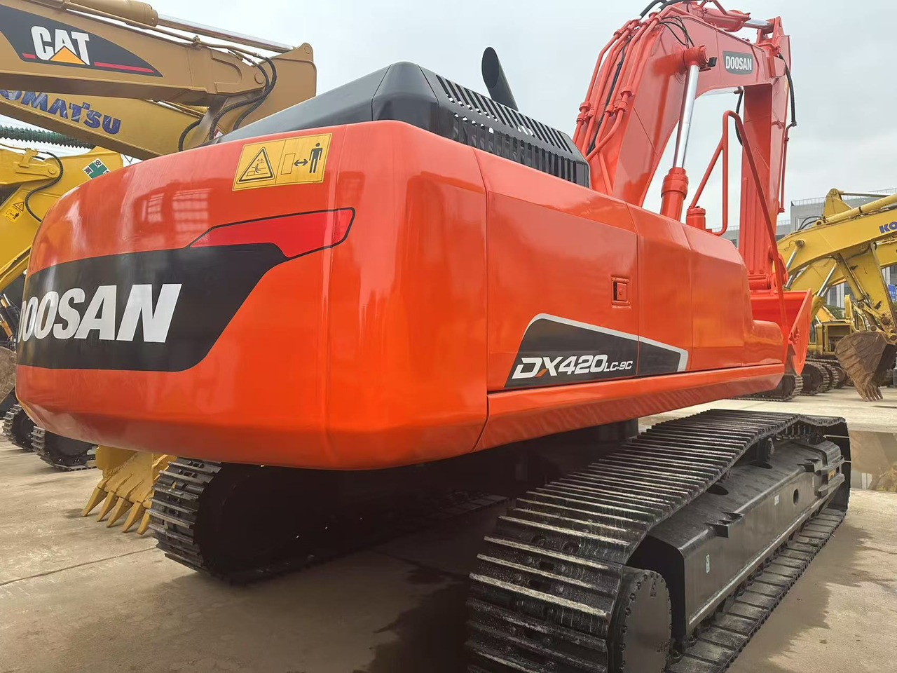 DOOSAN DX420LC-9C - حفارات زحافة: صور 2 DOOSAN DX420LC-9C - حفارات زحافة: صور 2