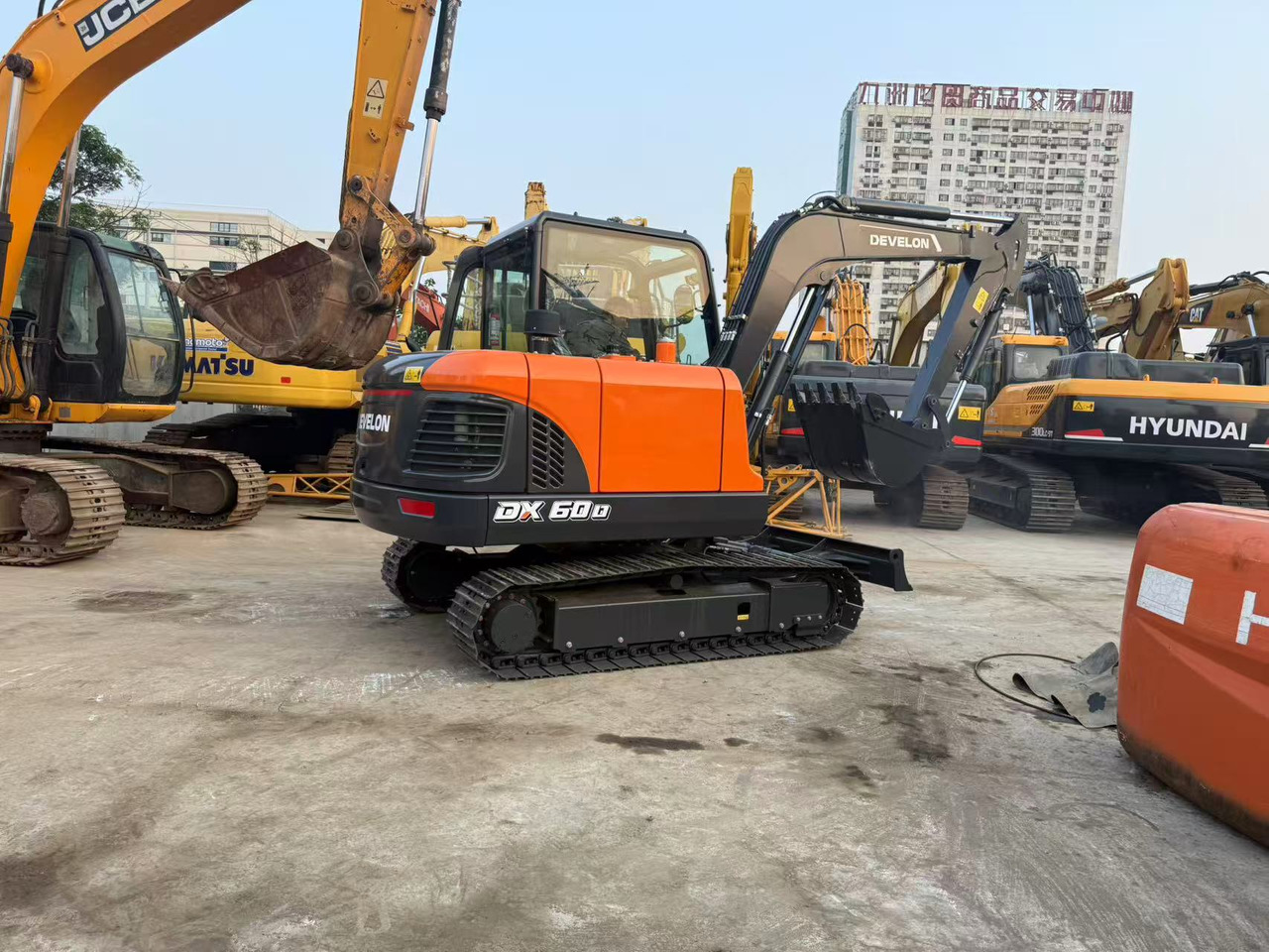DOOSAN DX60D-10 - حفارة مصغرة: صور 2 DOOSAN DX60D-10 - حفارة مصغرة: صور 2