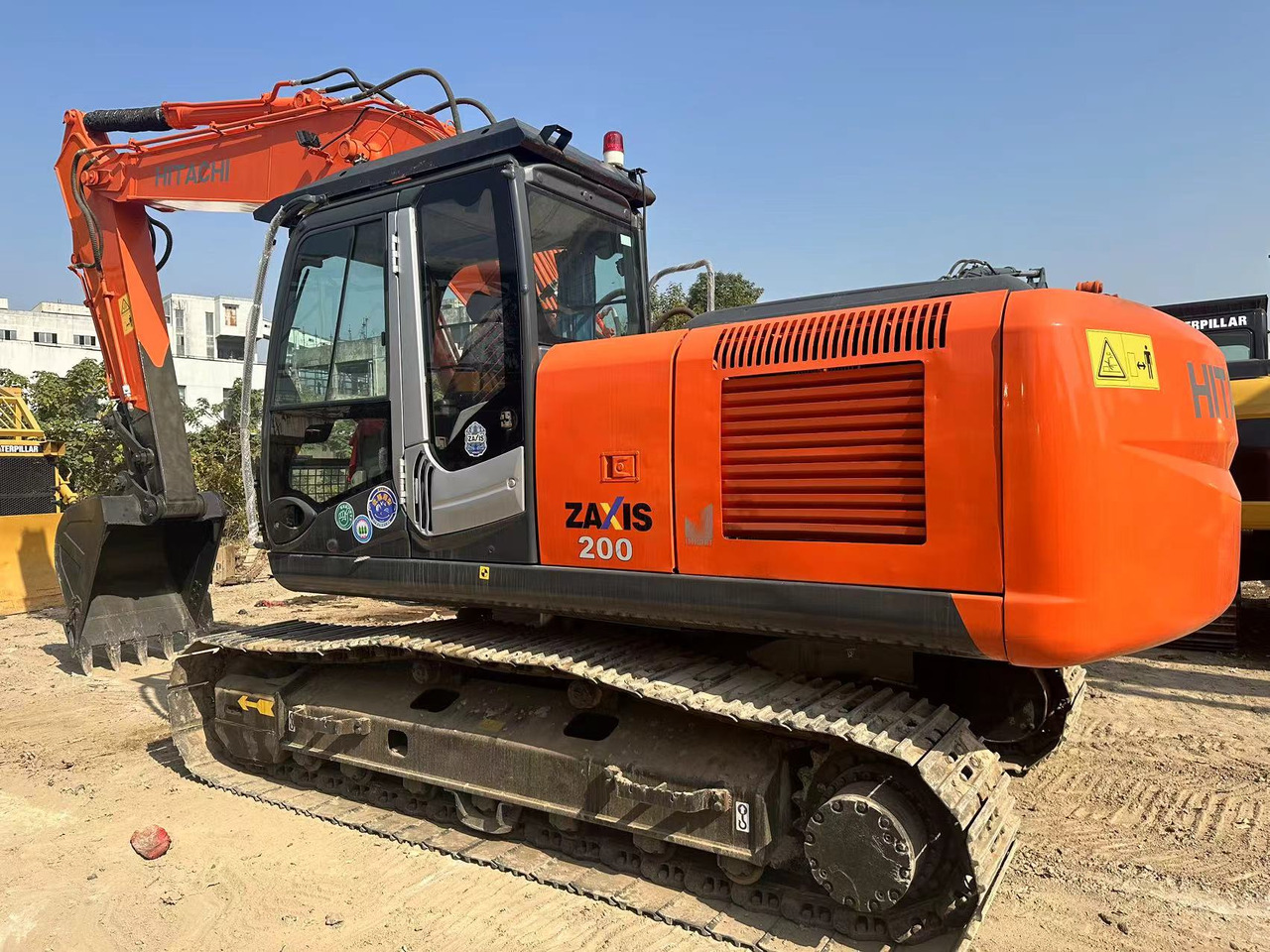 HITACHI ZX200-3 - حفارات زحافة: صور 1 HITACHI ZX200-3 - حفارات زحافة: صور 1