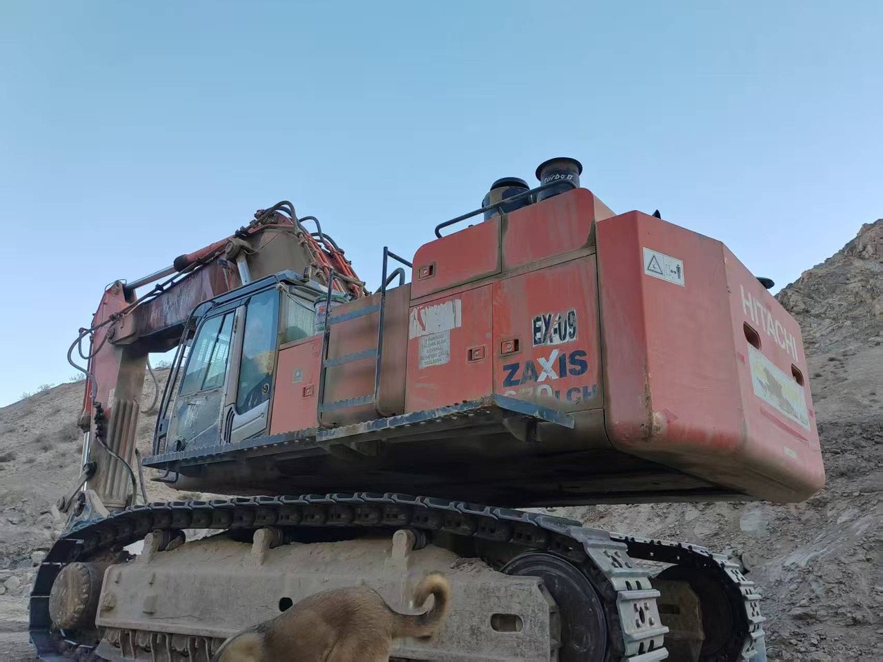 HITACHI ZX670 - حفارات زحافة: صور 1 HITACHI ZX670 - حفارات زحافة: صور 1