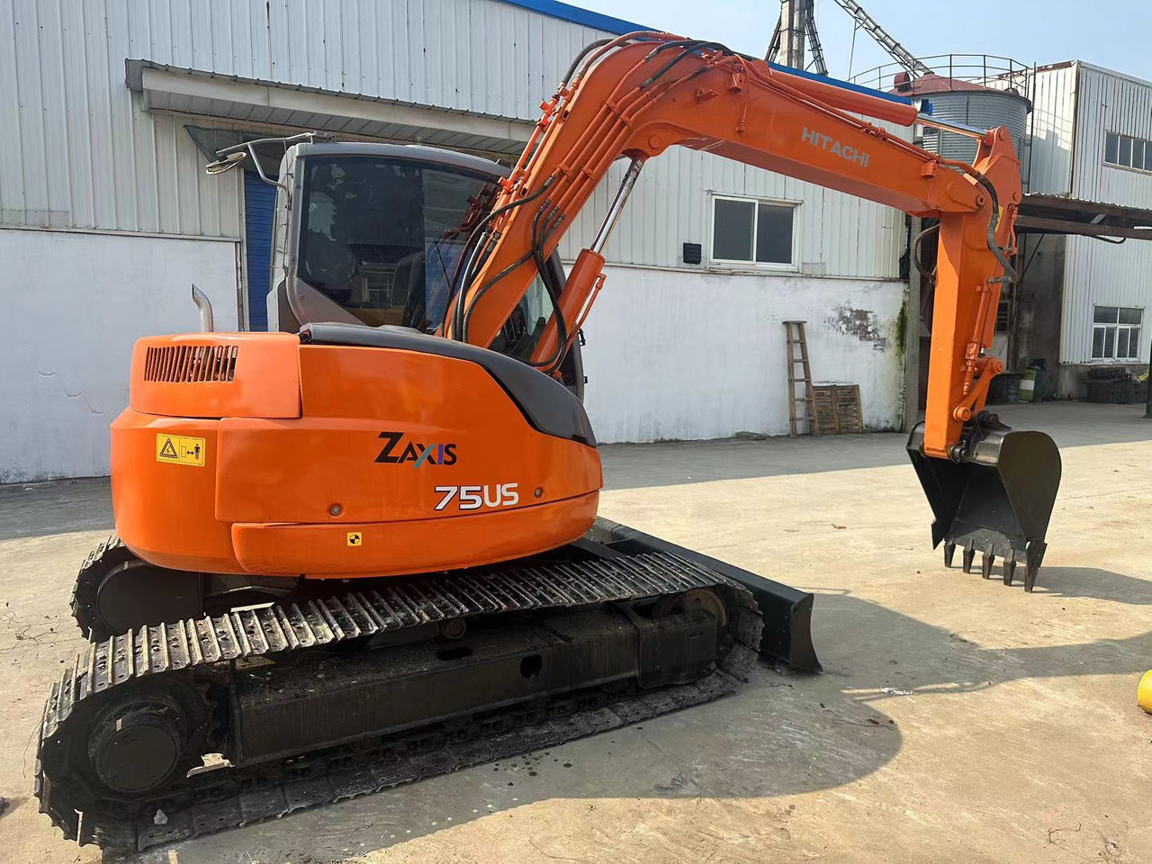 HITACHI ZX75 - حفارات زحافة: صور 4 HITACHI ZX75 - حفارات زحافة: صور 4