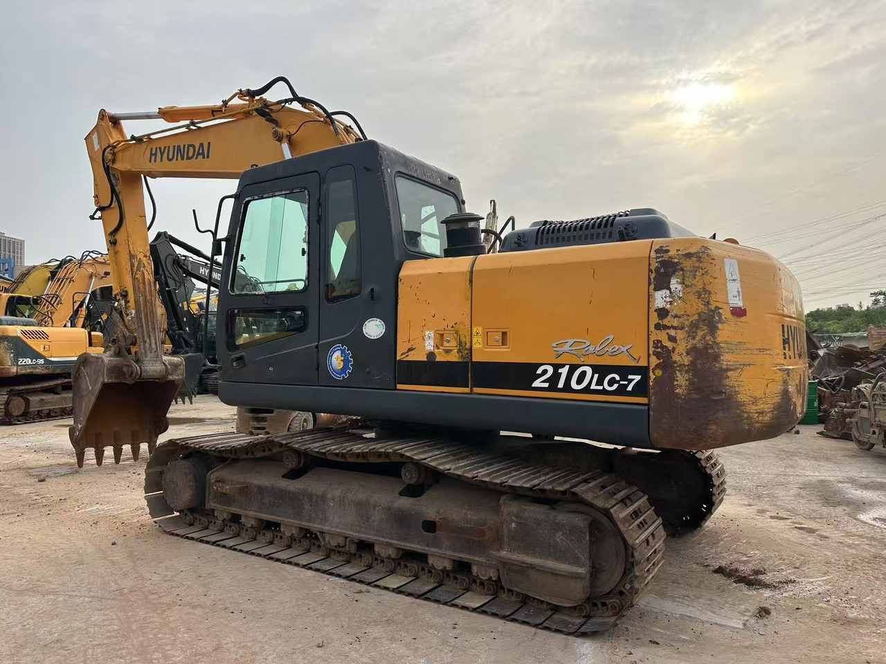 HYUNDAI R210LC-7 - حفارات زحافة: صور 1 HYUNDAI R210LC-7 - حفارات زحافة: صور 1