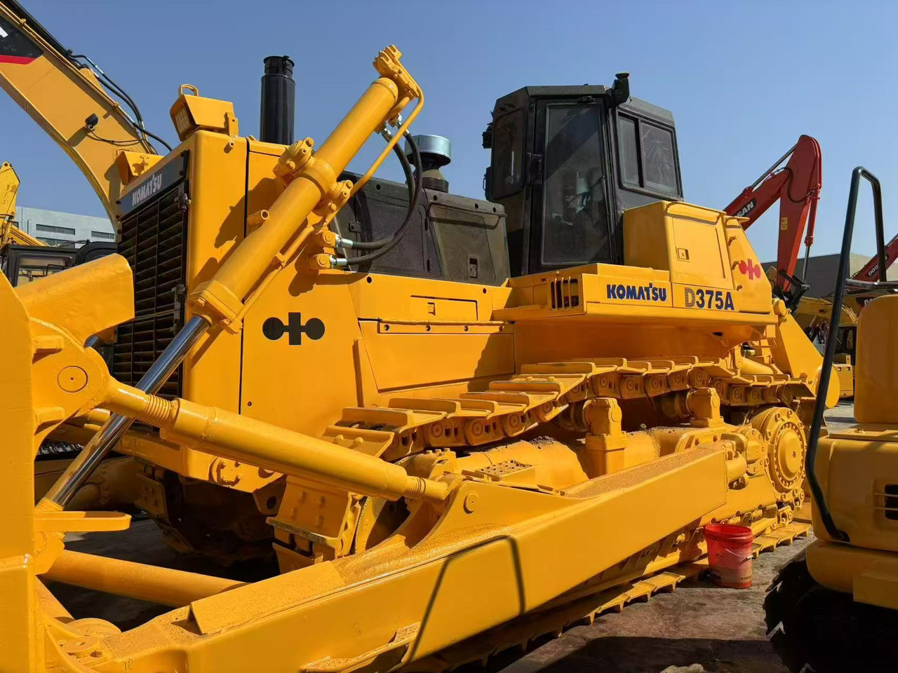 KOMATSU D375 - بلدوزر: صور 3 KOMATSU D375 - بلدوزر: صور 3