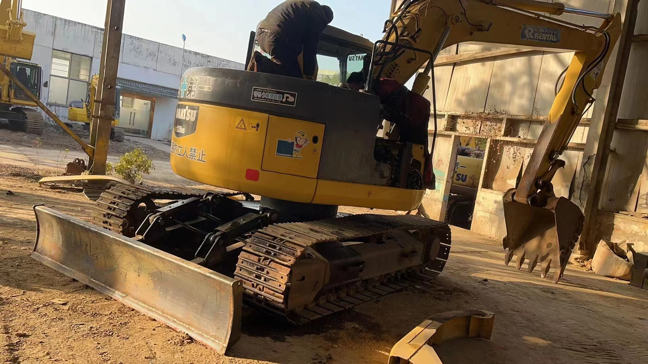 KOMATSU PC138US - حفارات زحافة: صور 1 KOMATSU PC138US - حفارات زحافة: صور 1