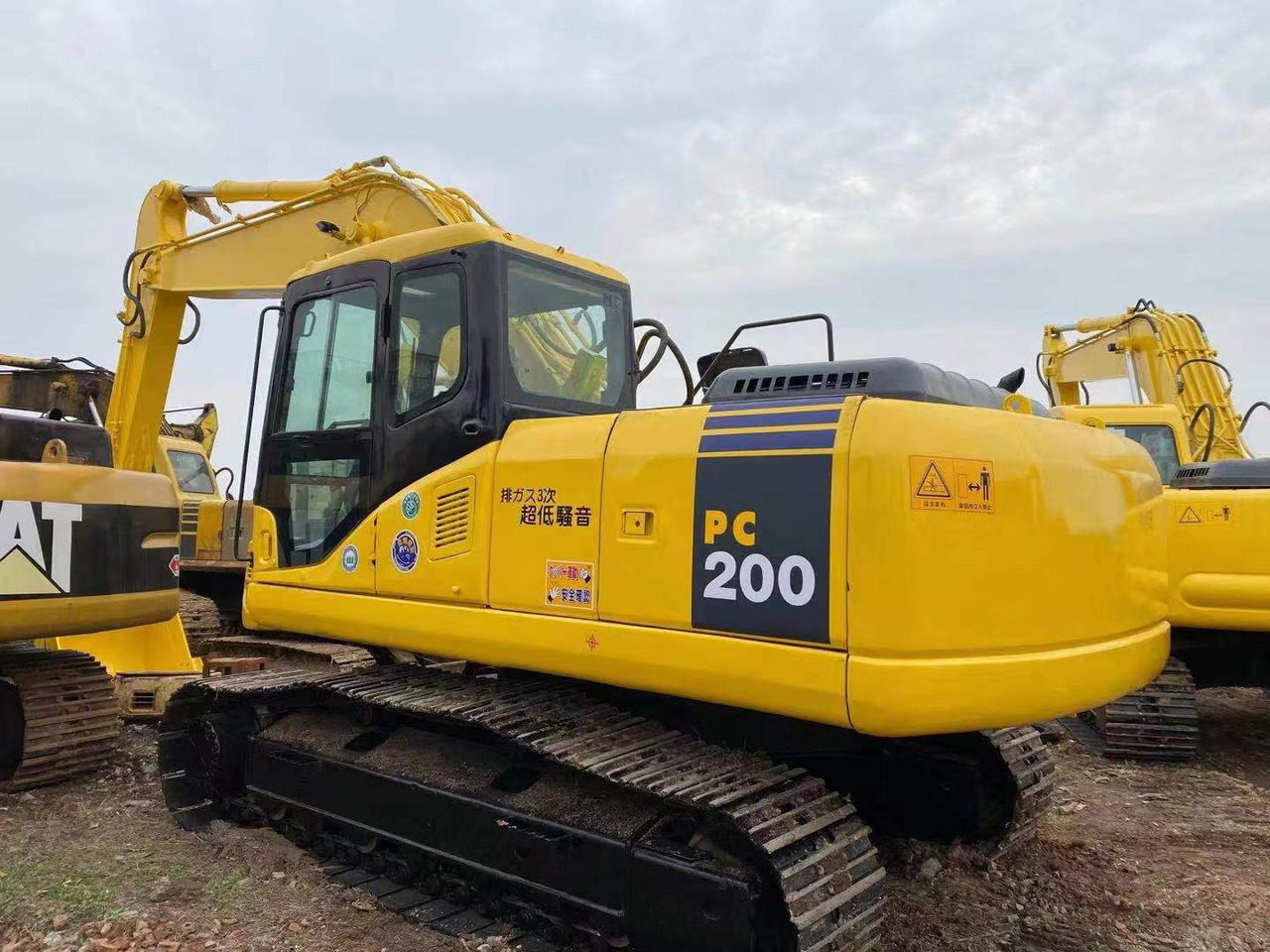 KOMATSU PC200-7 - حفارات زحافة: صور 2 KOMATSU PC200-7 - حفارات زحافة: صور 2