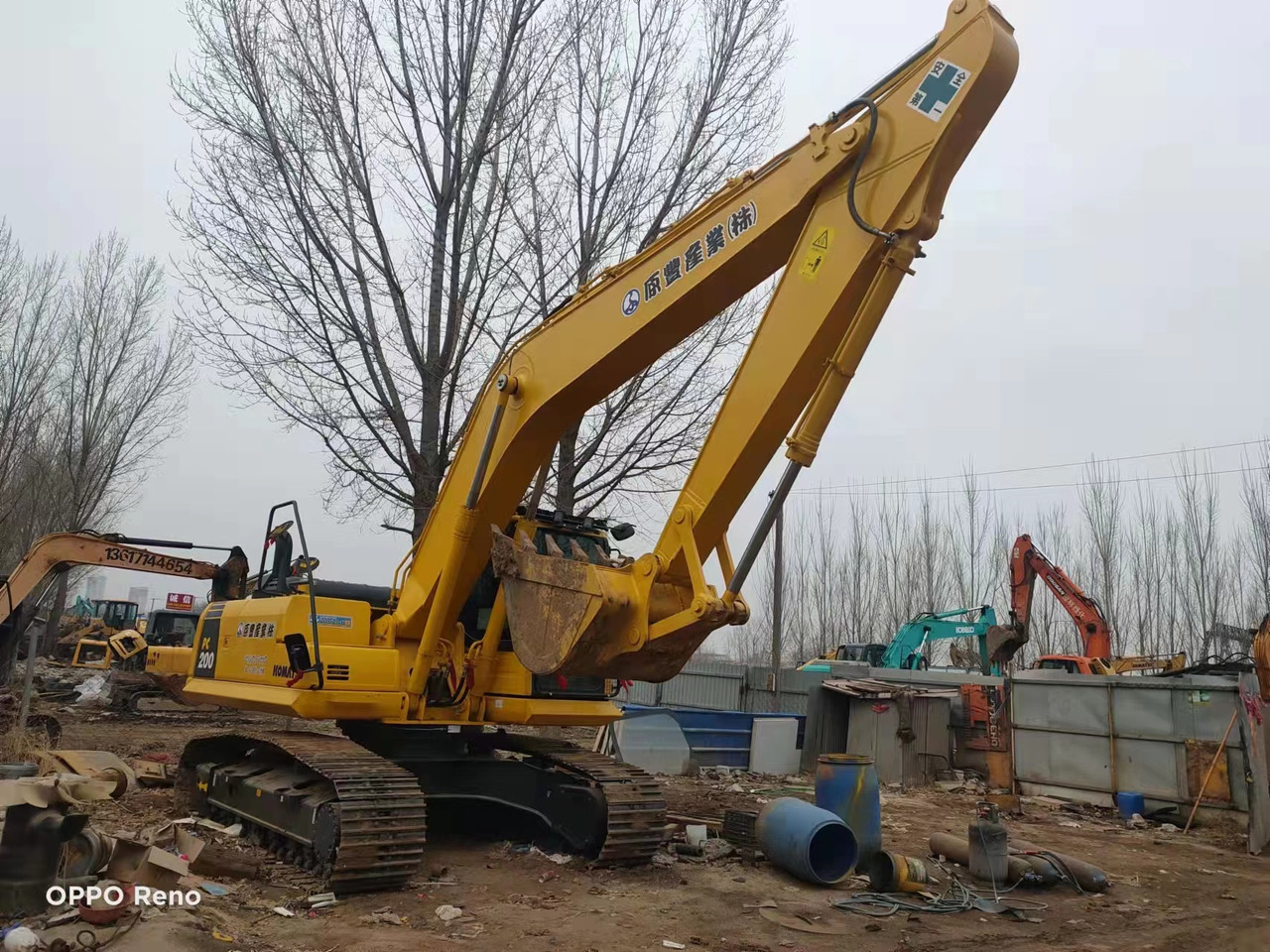 KOMATSU PC200-8 - حفارة على عجلات: صور 3 KOMATSU PC200-8 - حفارة على عجلات: صور 3