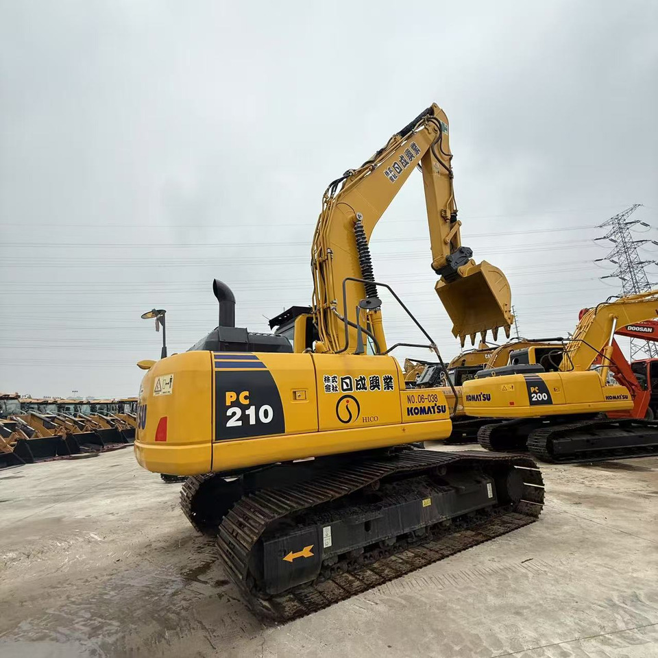 KOMATSU PC210-8 - حفارات زحافة: صور 3 KOMATSU PC210-8 - حفارات زحافة: صور 3