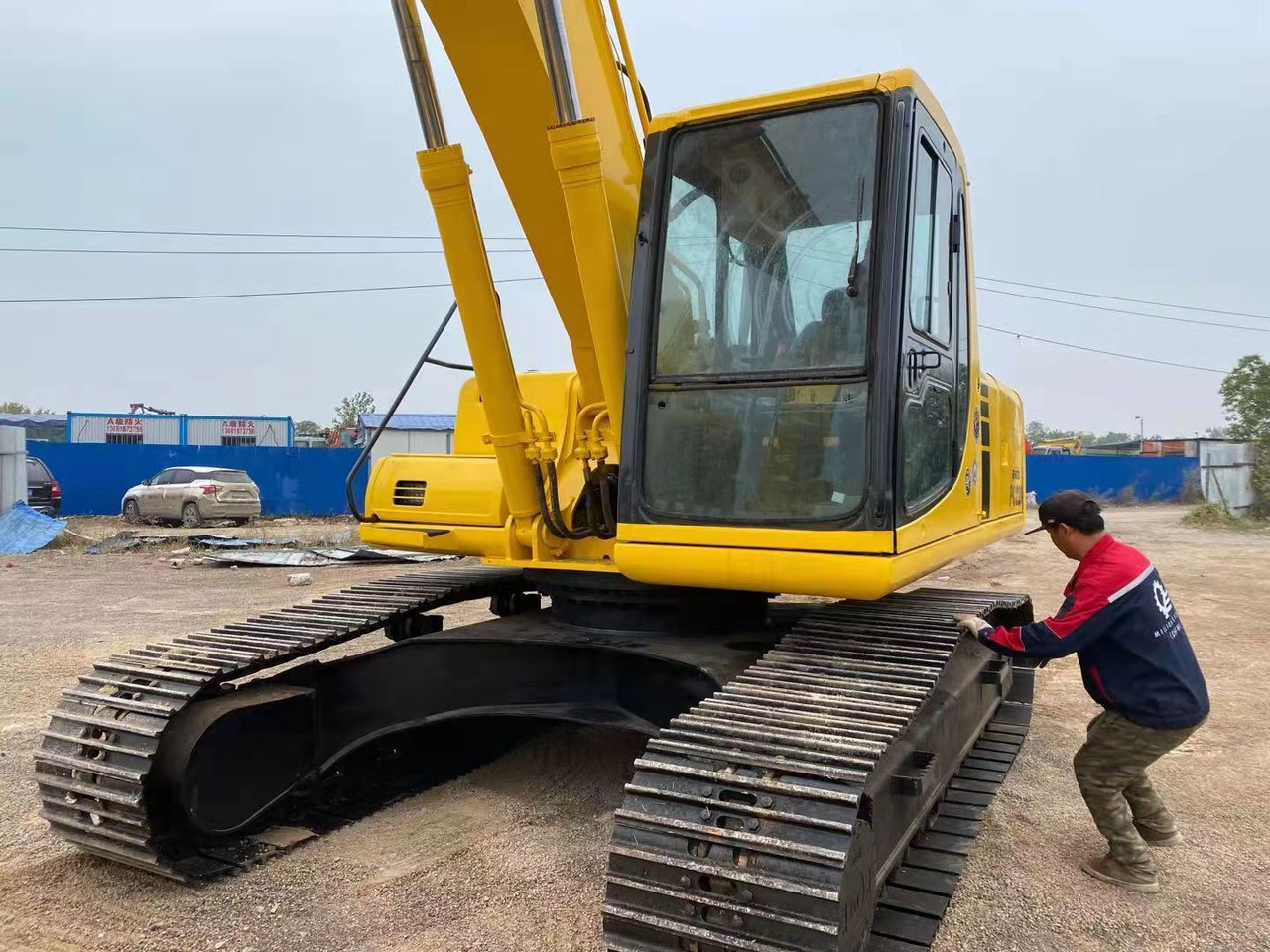 KOMATSU PC220-6 - حفارات زحافة: صور 5 KOMATSU PC220-6 - حفارات زحافة: صور 5