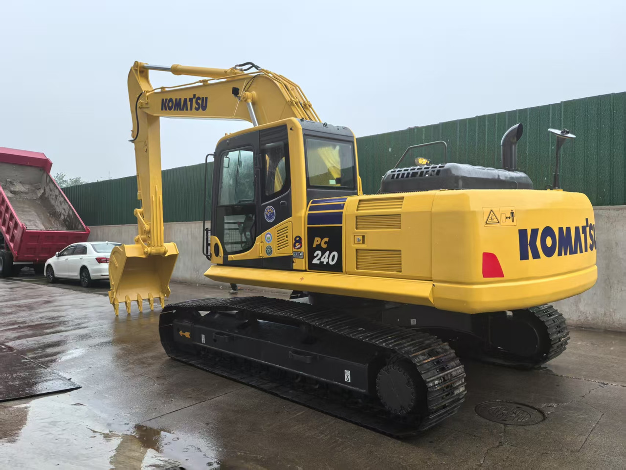 KOMATSU PC240LC-8M0 - حفارات زحافة: صور 1 KOMATSU PC240LC-8M0 - حفارات زحافة: صور 1