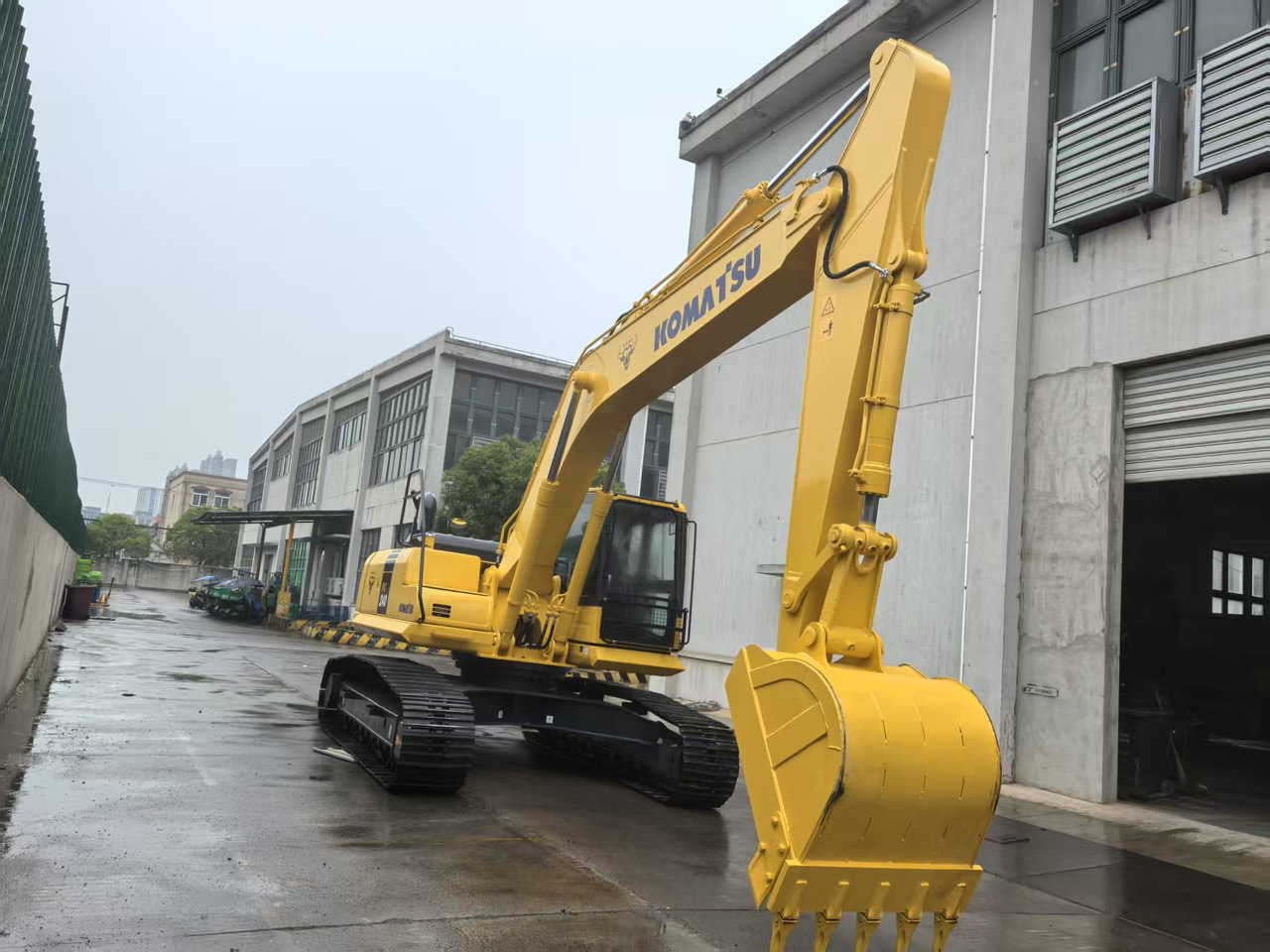 KOMATSU PC240LC-8M0 - حفارات زحافة: صور 2 KOMATSU PC240LC-8M0 - حفارات زحافة: صور 2