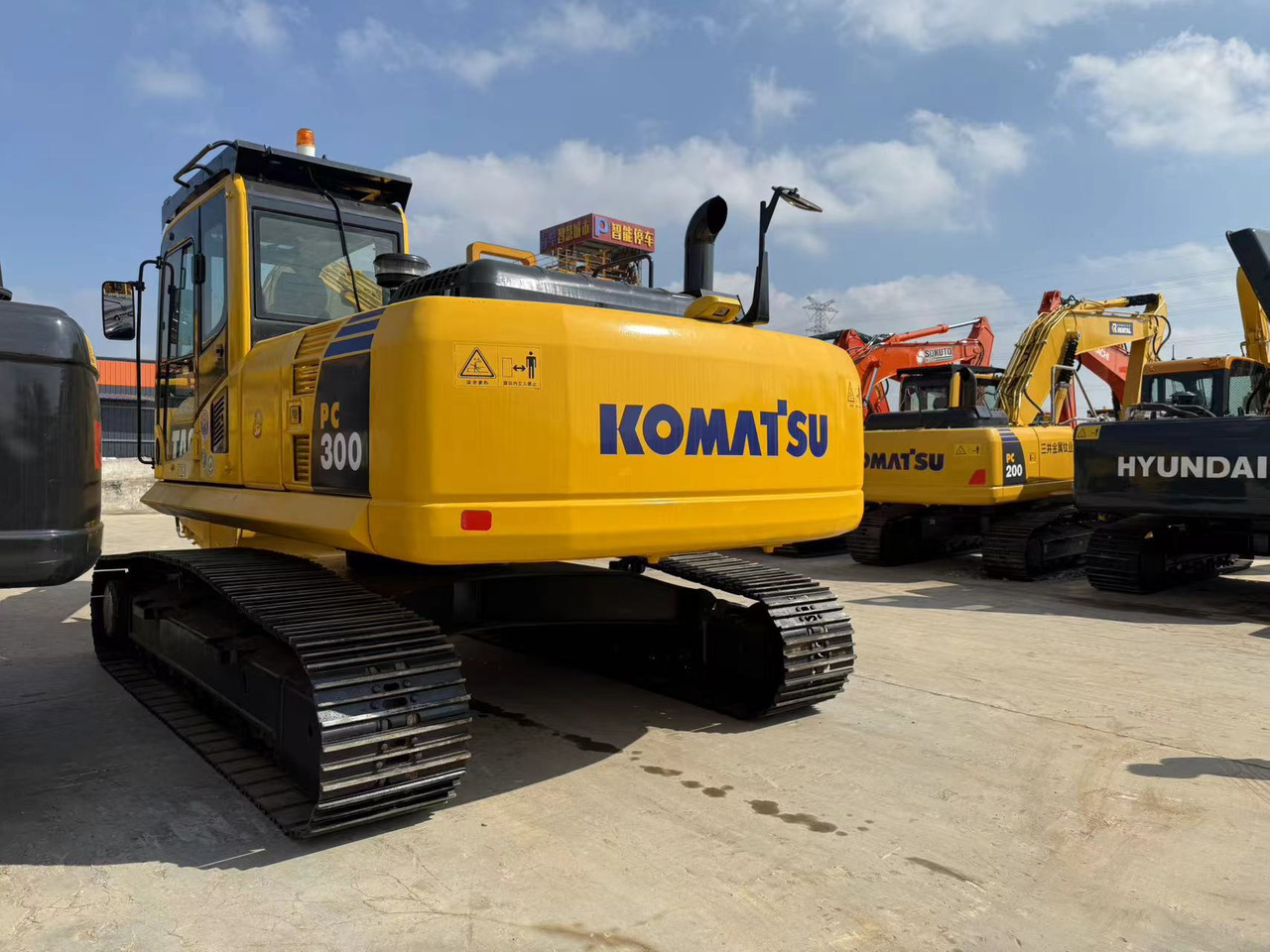 KOMATSU PC300-8 - حفارات زحافة: صور 2 KOMATSU PC300-8 - حفارات زحافة: صور 2