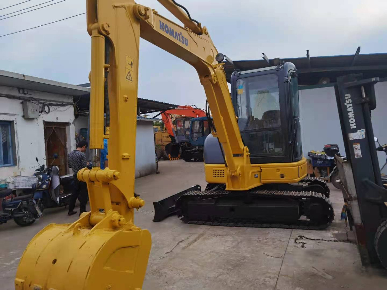 KOMATSU PC55 - حفارات زحافة: صور 4 KOMATSU PC55 - حفارات زحافة: صور 4