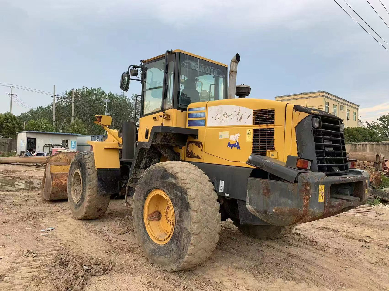 KOMATSU WA320-5 - اللودر بعجل: صور 1 KOMATSU WA320-5 - اللودر بعجل: صور 1