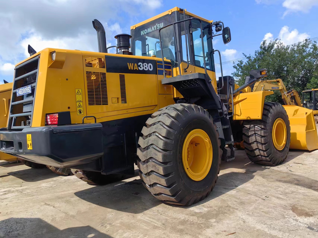 KOMATSU WA380-6 - اللودر بعجل: صور 1 KOMATSU WA380-6 - اللودر بعجل: صور 1