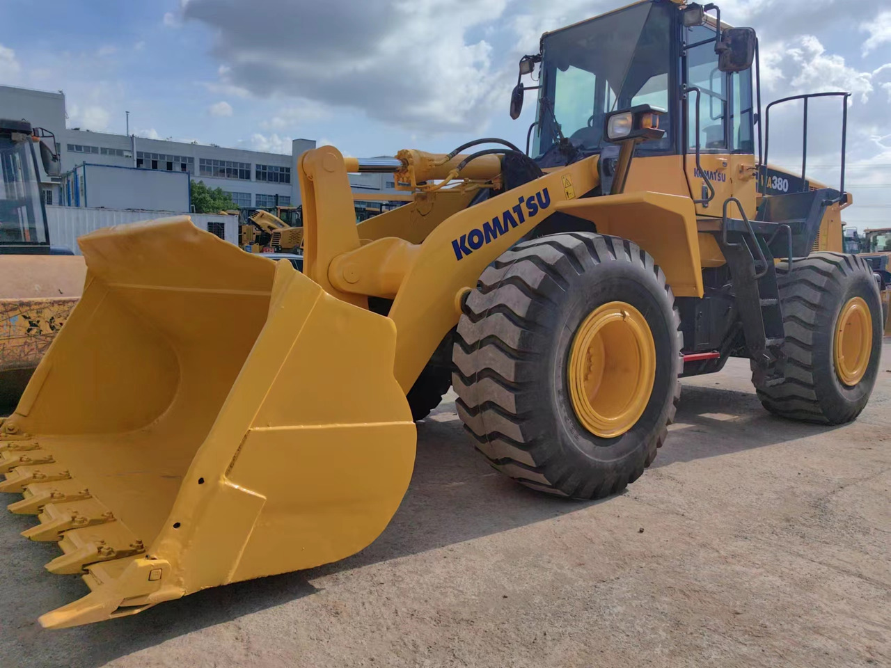 KOMATSU WA380-6 - اللودر بعجل: صور 5 KOMATSU WA380-6 - اللودر بعجل: صور 5