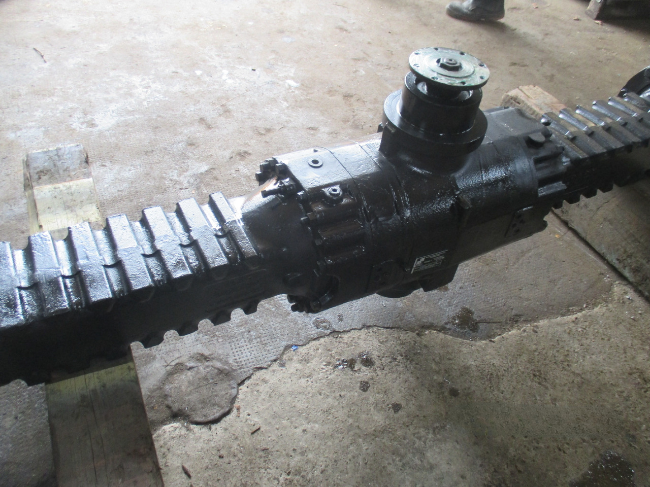 Most napędowy Clark Hurth 123/001 - المحور و قطع الغيار - آلات البناء: صور 1 Most napędowy Clark Hurth 123/001 - المحور و قطع الغيار - آلات البناء: صور 1