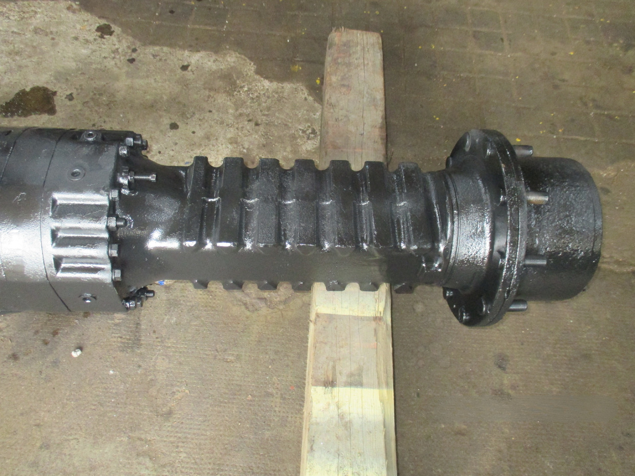 Most napędowy Clark Hurth 123/001 - المحور و قطع الغيار - آلات البناء: صور 3 Most napędowy Clark Hurth 123/001 - المحور و قطع الغيار - آلات البناء: صور 3