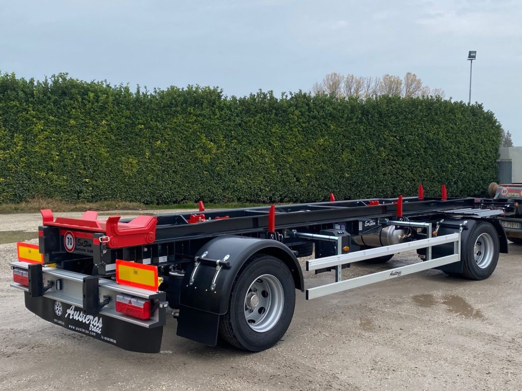 AUSTERAS RIMORCHIO NUOVO AUSTERAS SCARRABILE PNEUMATICO - مقطورة هوك ليفت/ لود لوجر: صور 2 AUSTERAS RIMORCHIO NUOVO AUSTERAS SCARRABILE PNEUMATICO - مقطورة هوك ليفت/ لود لوجر: صور 2