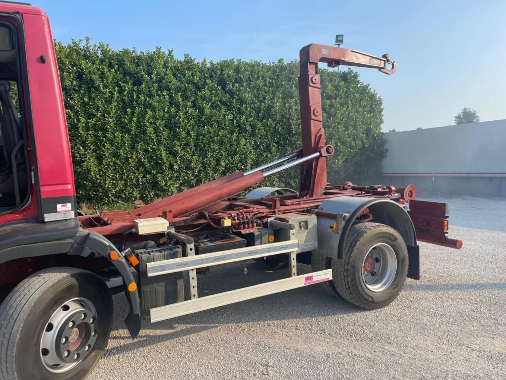 FIAT IVECO EUROCARGO 150E23 - شاحنة ذات الخطاف: صور 4 FIAT IVECO EUROCARGO 150E23 - شاحنة ذات الخطاف: صور 4