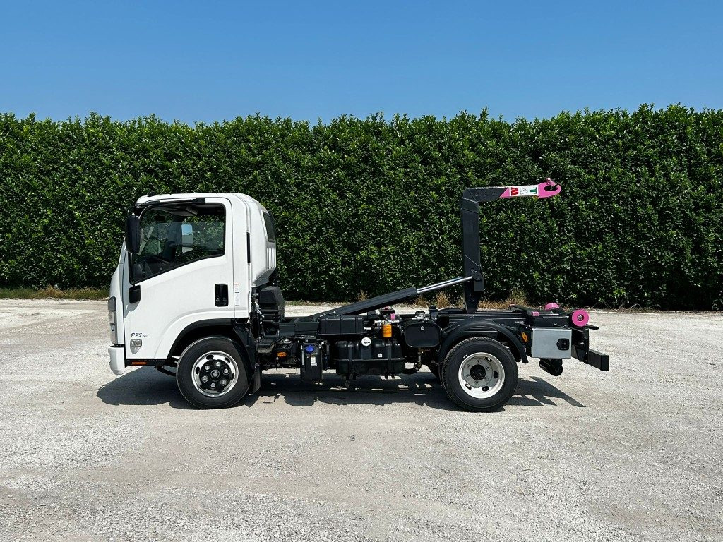 ISUZU P75 NUOVO SCARRABILE - شاحنة ذات الخطاف: صور 2 ISUZU P75 NUOVO SCARRABILE - شاحنة ذات الخطاف: صور 2