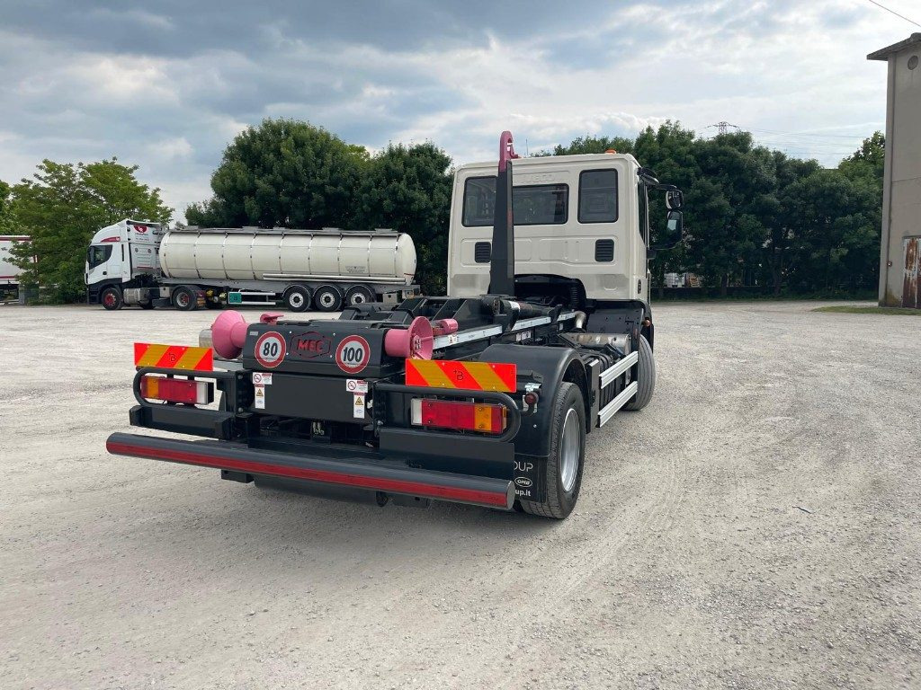 IVECO EUROCARGO 120E22 SCARRABILE - شاحنة ذات الخطاف: صور 4 IVECO EUROCARGO 120E22 SCARRABILE - شاحنة ذات الخطاف: صور 4