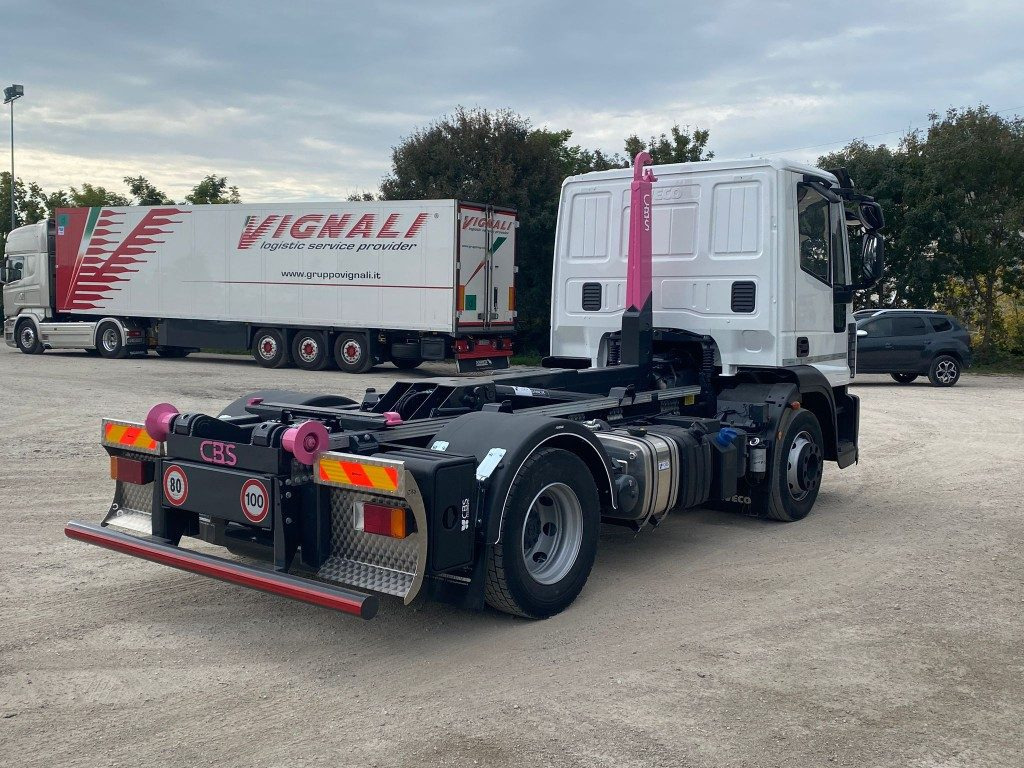 IVECO EUROCARGO 120E25 SCARRABILE - شاحنة ذات الخطاف: صور 4 IVECO EUROCARGO 120E25 SCARRABILE - شاحنة ذات الخطاف: صور 4