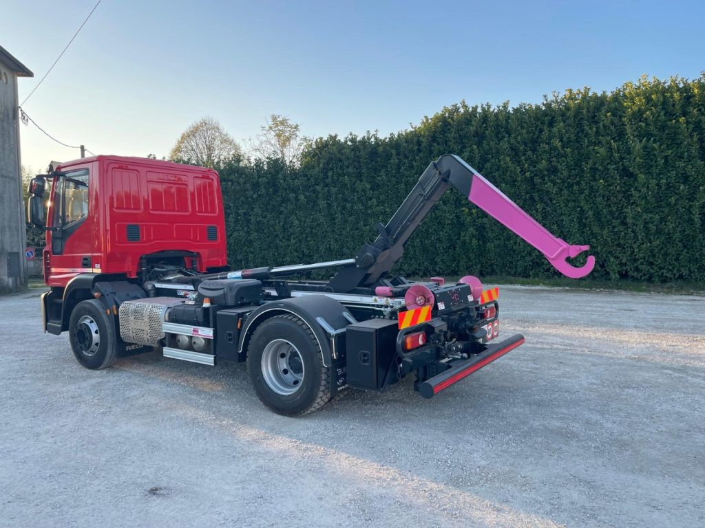 شاحنة ذات الخطاف IVECO EUROCARGO 160E32 CON SCARRABILE NUOVO: صور 14