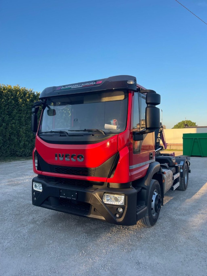 IVECO EUROCARGO 160E32 CON SCARRABILE NUOVO - شاحنة ذات الخطاف: صور 4 IVECO EUROCARGO 160E32 CON SCARRABILE NUOVO - شاحنة ذات الخطاف: صور 4