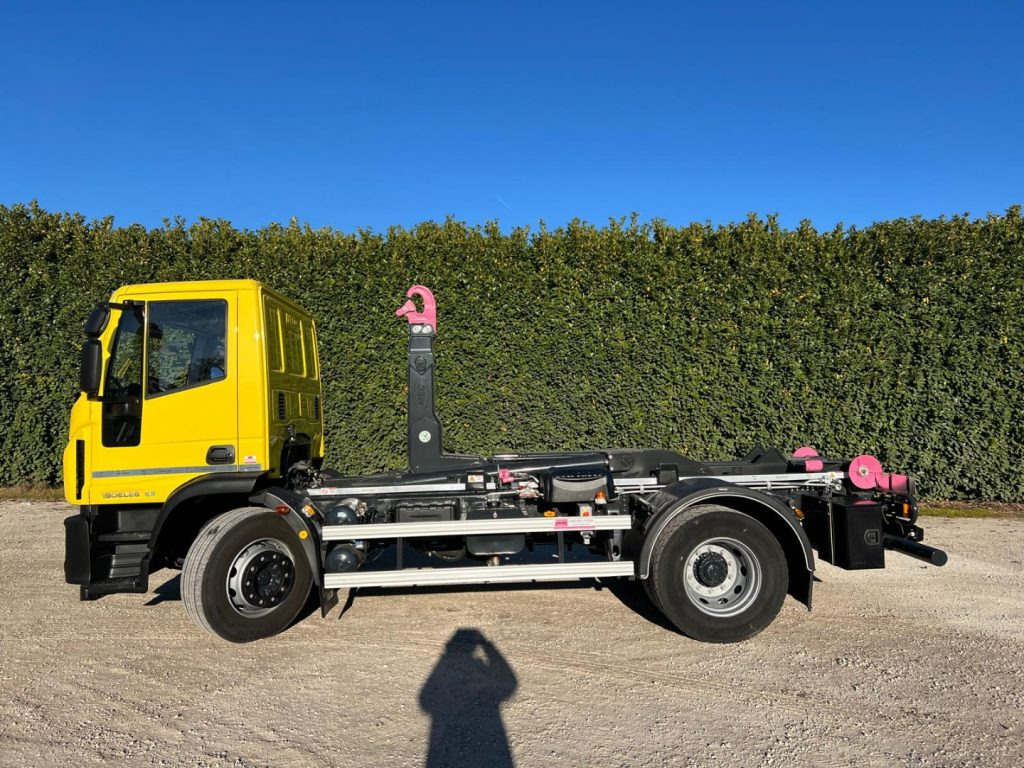 IVECO EUROCARGO 180EL28 SCARRABILE - شاحنة ذات الخطاف: صور 3 IVECO EUROCARGO 180EL28 SCARRABILE - شاحنة ذات الخطاف: صور 3